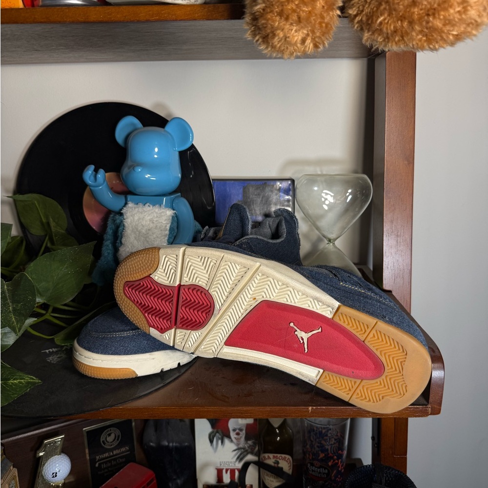 Levi’s x Air Jordan 4 Retro “Denim” - Picture 5 of 6